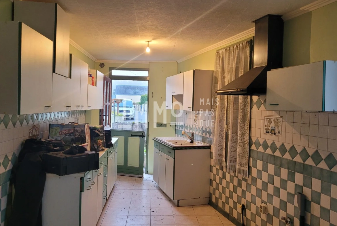 Maison mitoyenne à rénover avec jardin à Montoire-sur-le-Loir 