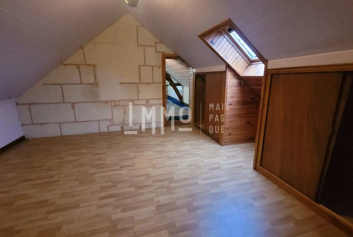Maison mitoyenne à rénover avec jardin à Montoire-sur-le-Loir 