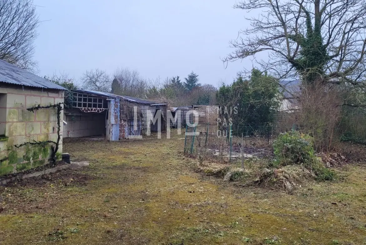 Maison mitoyenne à rénover avec jardin à Montoire-sur-le-Loir 