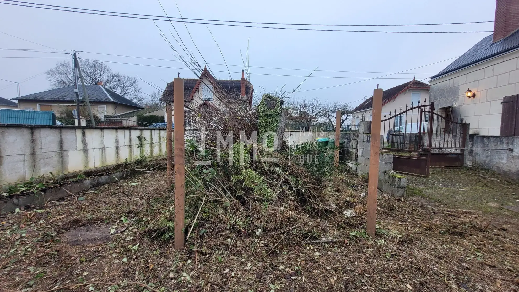 Maison mitoyenne à rénover avec jardin à Montoire-sur-le-Loir 