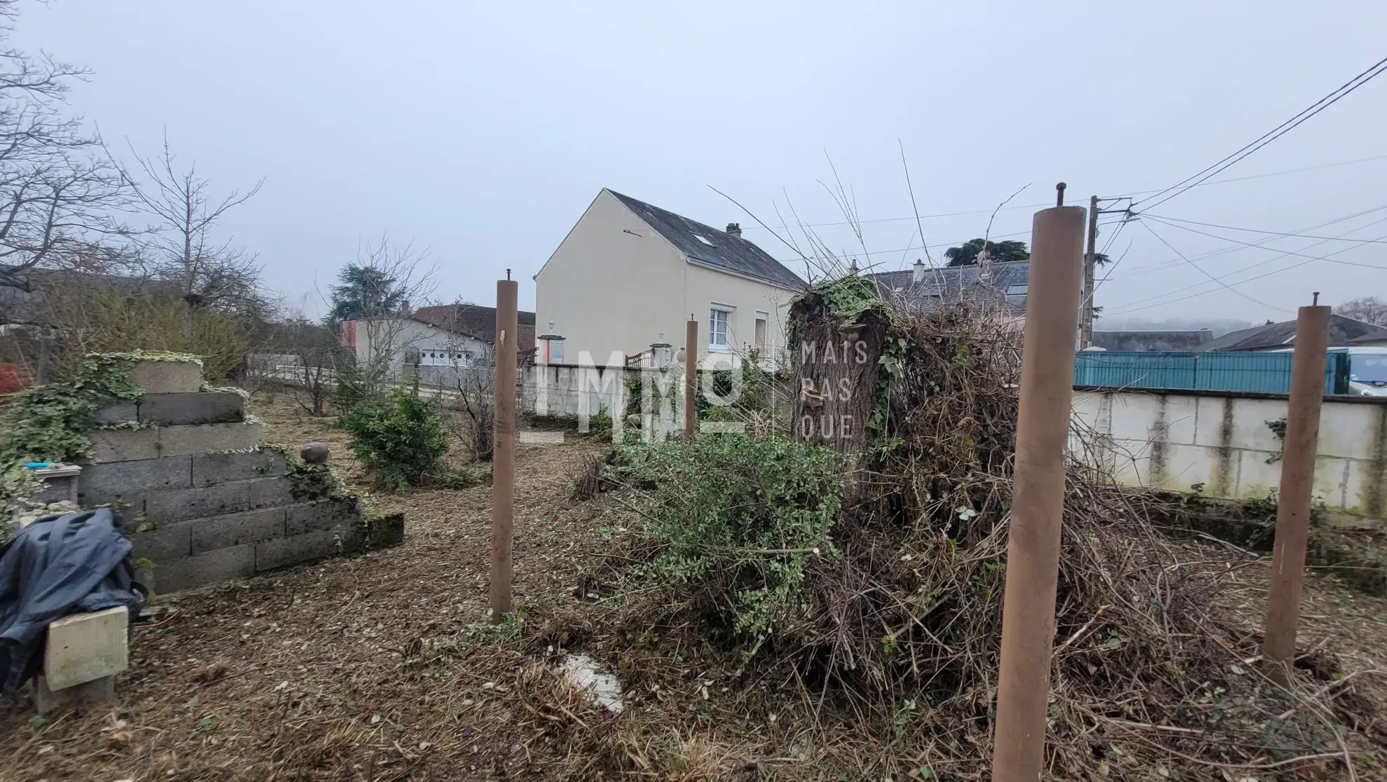 Maison mitoyenne à rénover avec jardin à Montoire-sur-le-Loir 