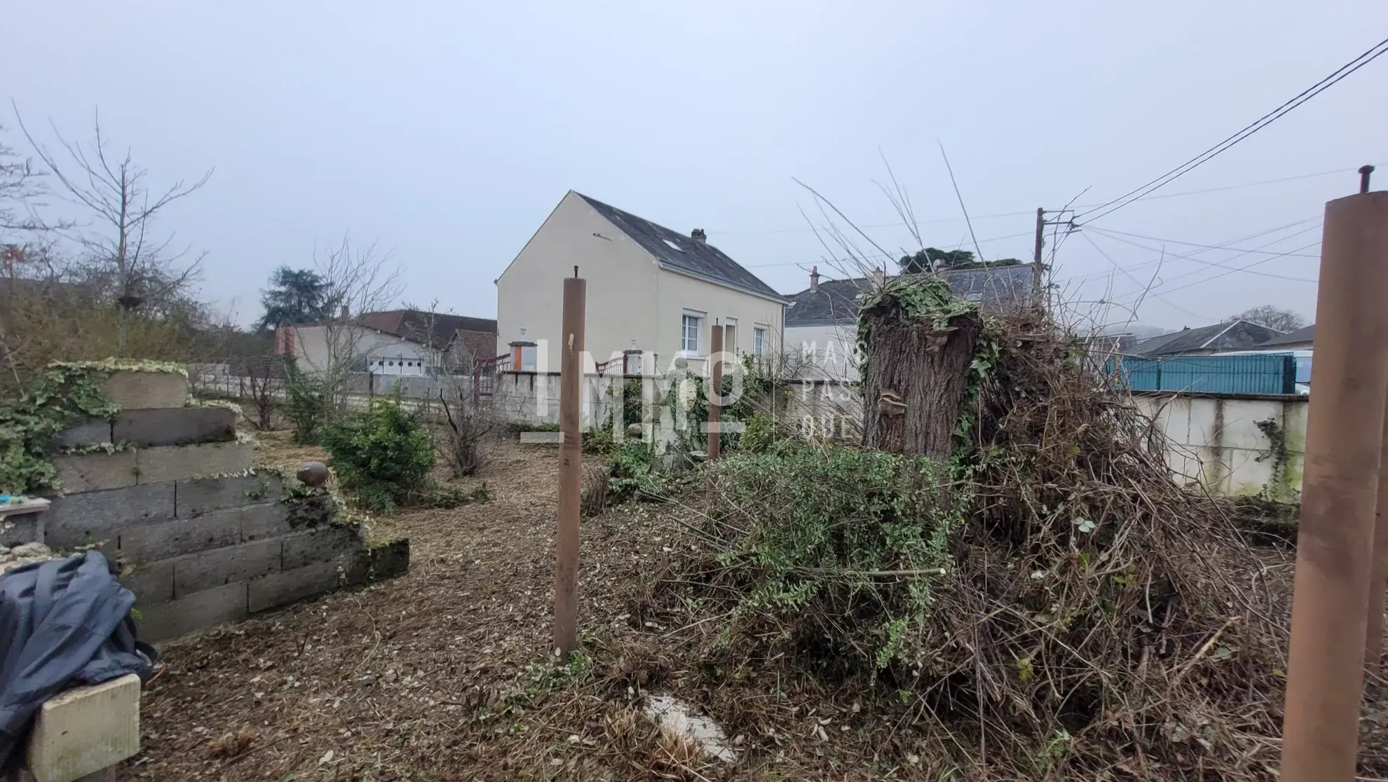 Maison mitoyenne à rénover avec jardin à Montoire-sur-le-Loir 