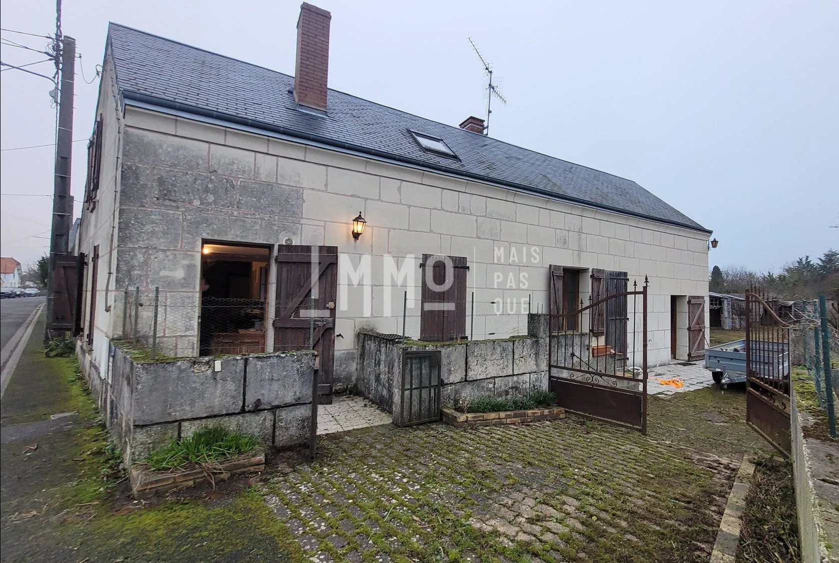 Maison mitoyenne à rénover avec jardin à Montoire-sur-le-Loir 