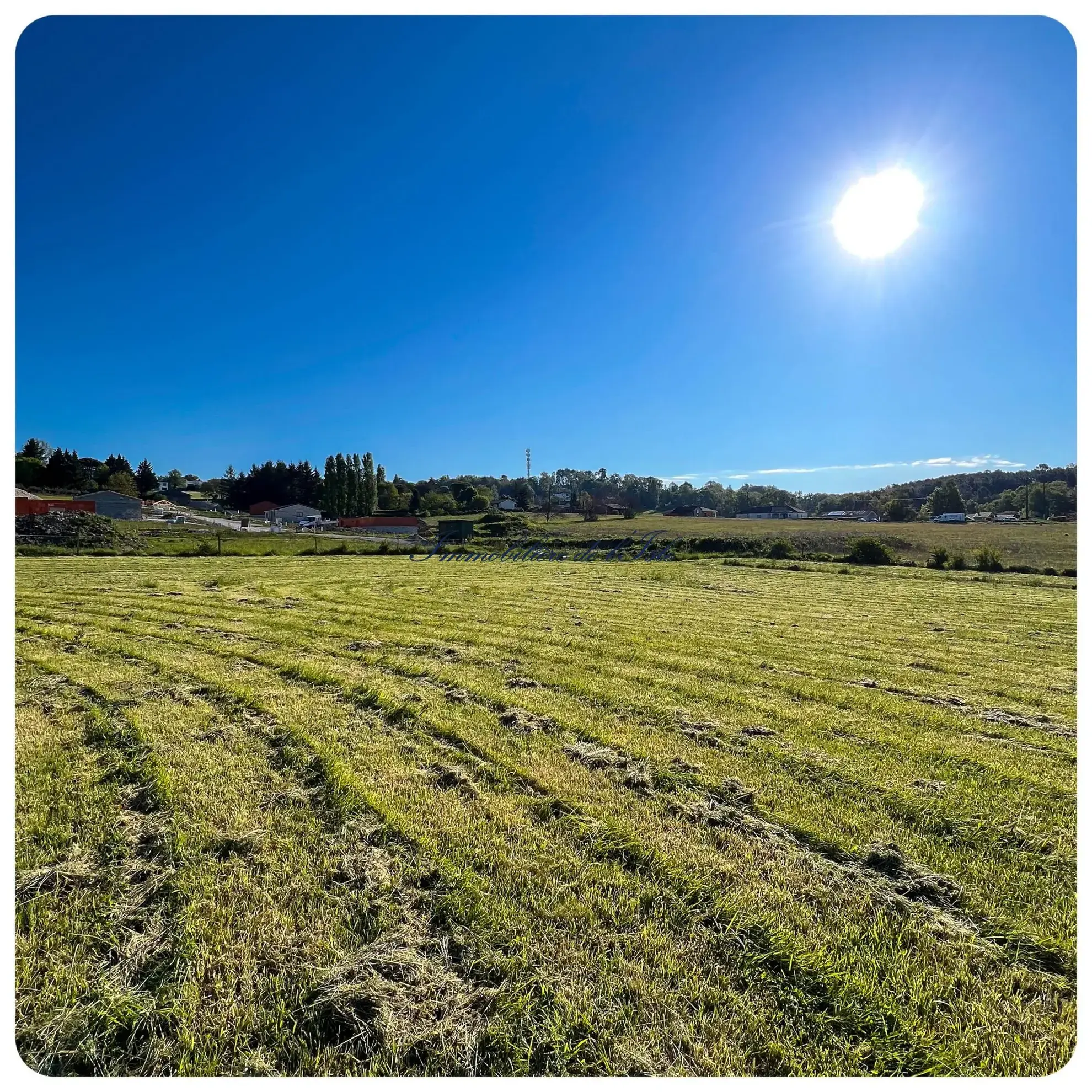 Terrain constructible viabilisé de 1544 m² à Champcevinel 