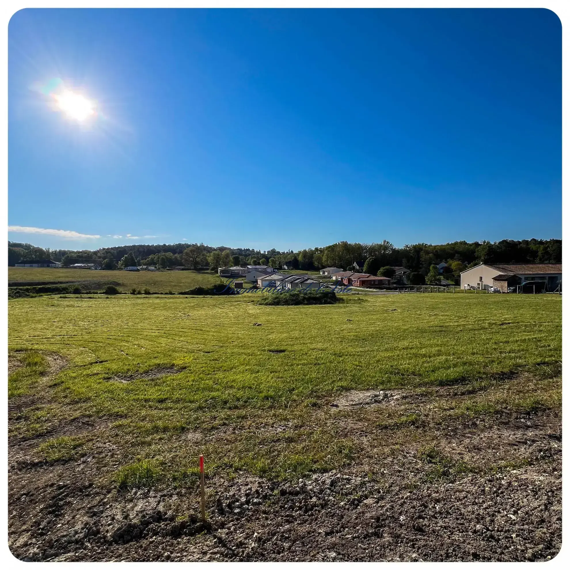 Terrain constructible viabilisé de 1544 m² à Champcevinel 