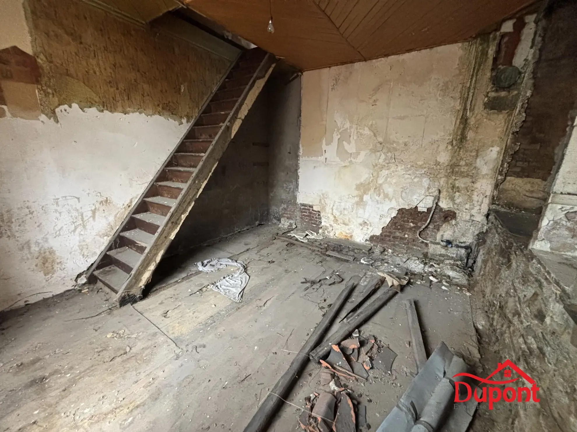 Maison à rénover de 56 m² à Rocroi, potentiel locatif dans secteur recherché 