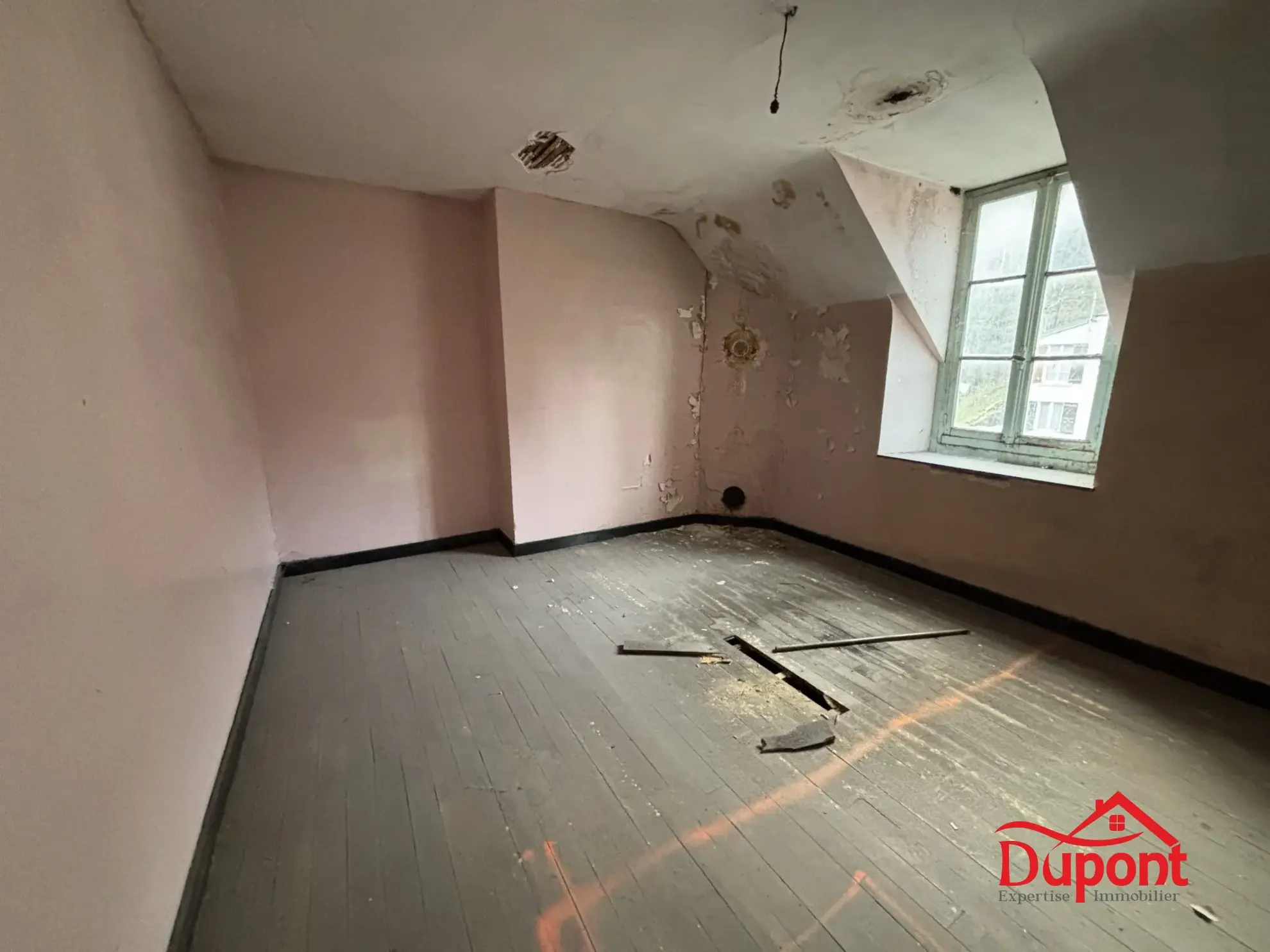 Maison à rénover de 56 m² à Rocroi, potentiel locatif dans secteur recherché 