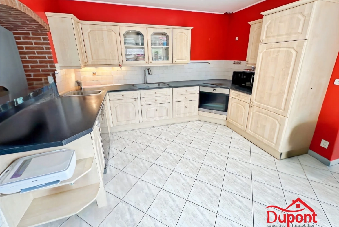 Maison familiale semi-individuelle à Bachant avec 5 chambres et jardin 
