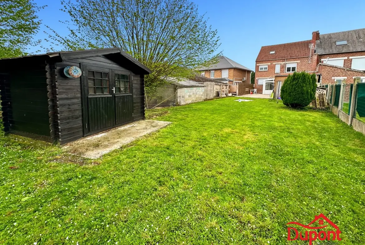 Maison familiale semi-individuelle à Bachant avec 5 chambres et jardin 
