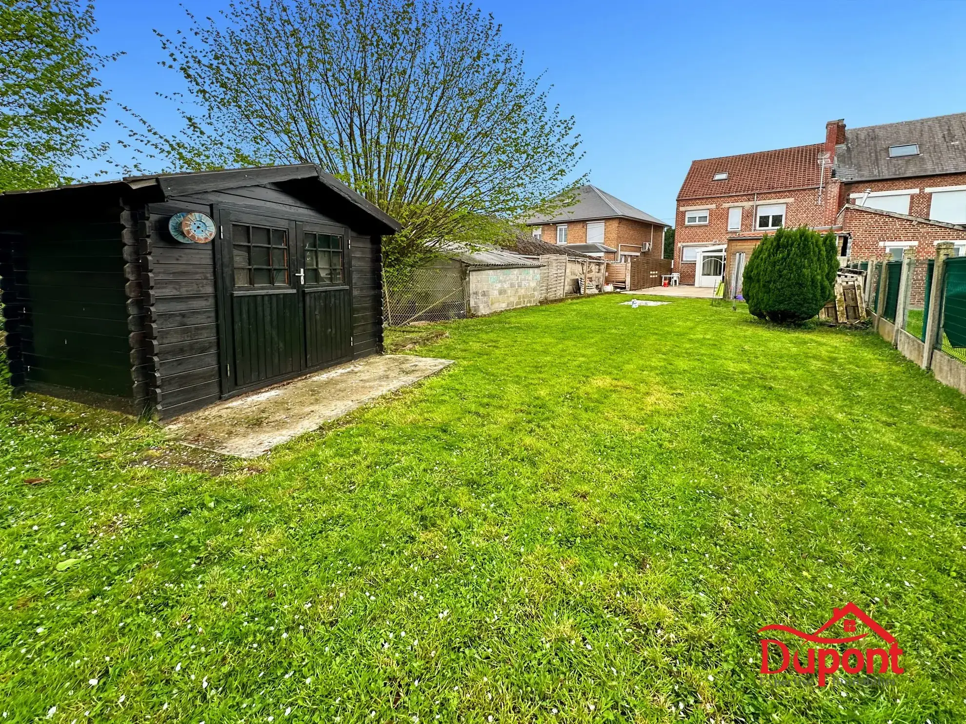 Maison familiale semi-individuelle à Bachant avec 5 chambres et jardin 