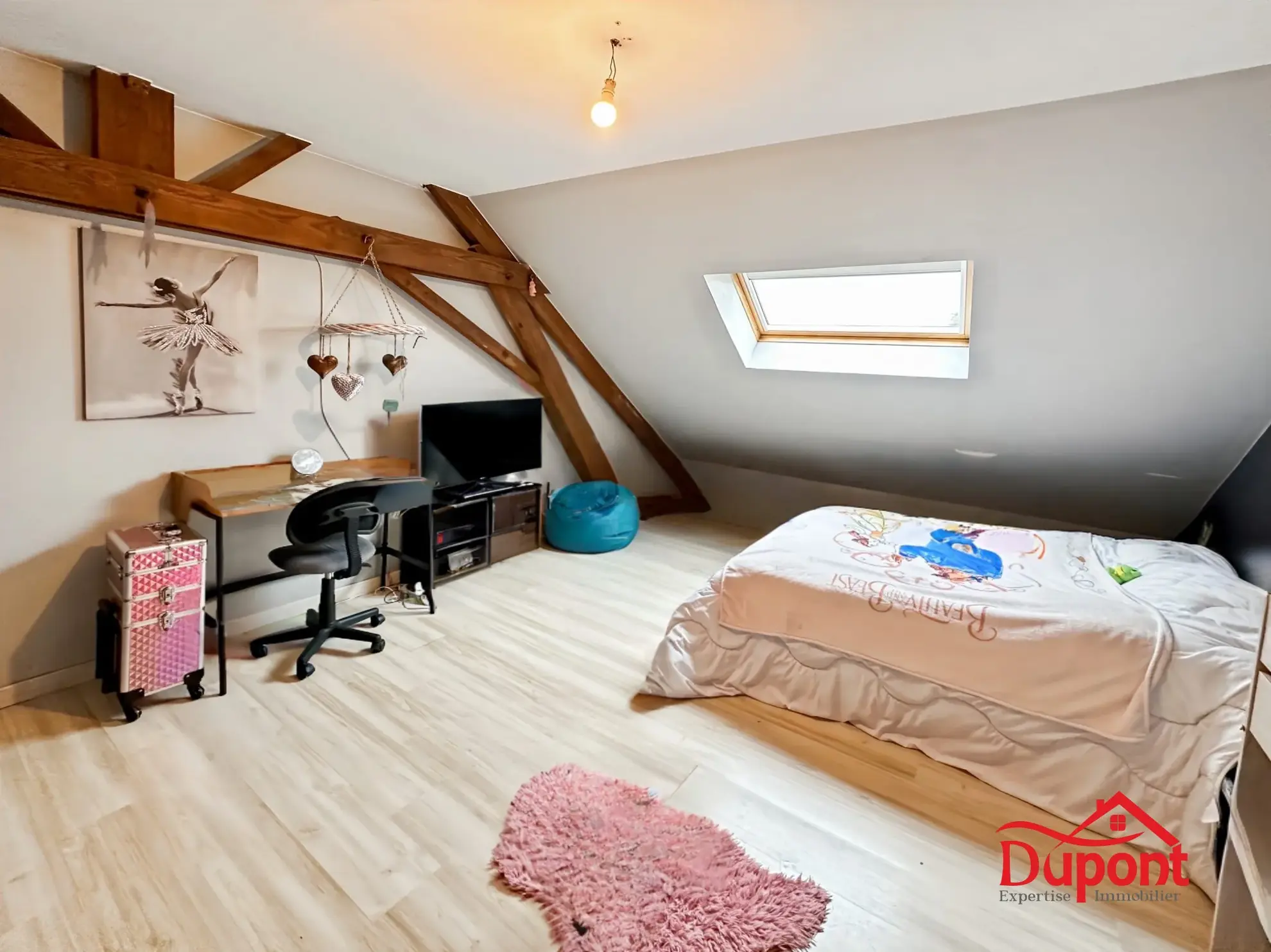 Maison familiale semi-individuelle à Bachant avec 5 chambres et jardin 