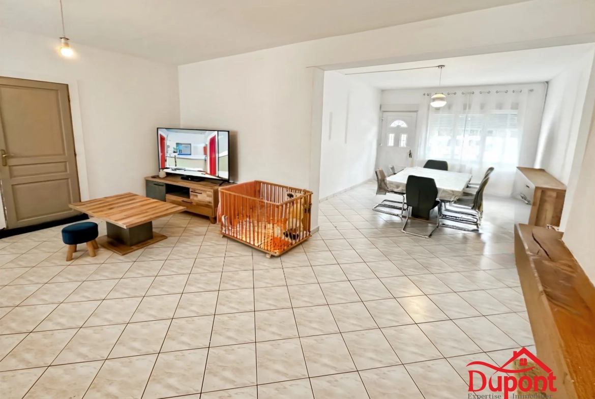 Maison familiale semi-individuelle à Bachant avec 5 chambres et jardin 