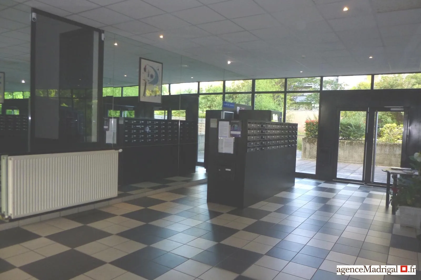 Studio à vendre à Voiron - Excellent état, bail commercial en cours, investissement LMNP 