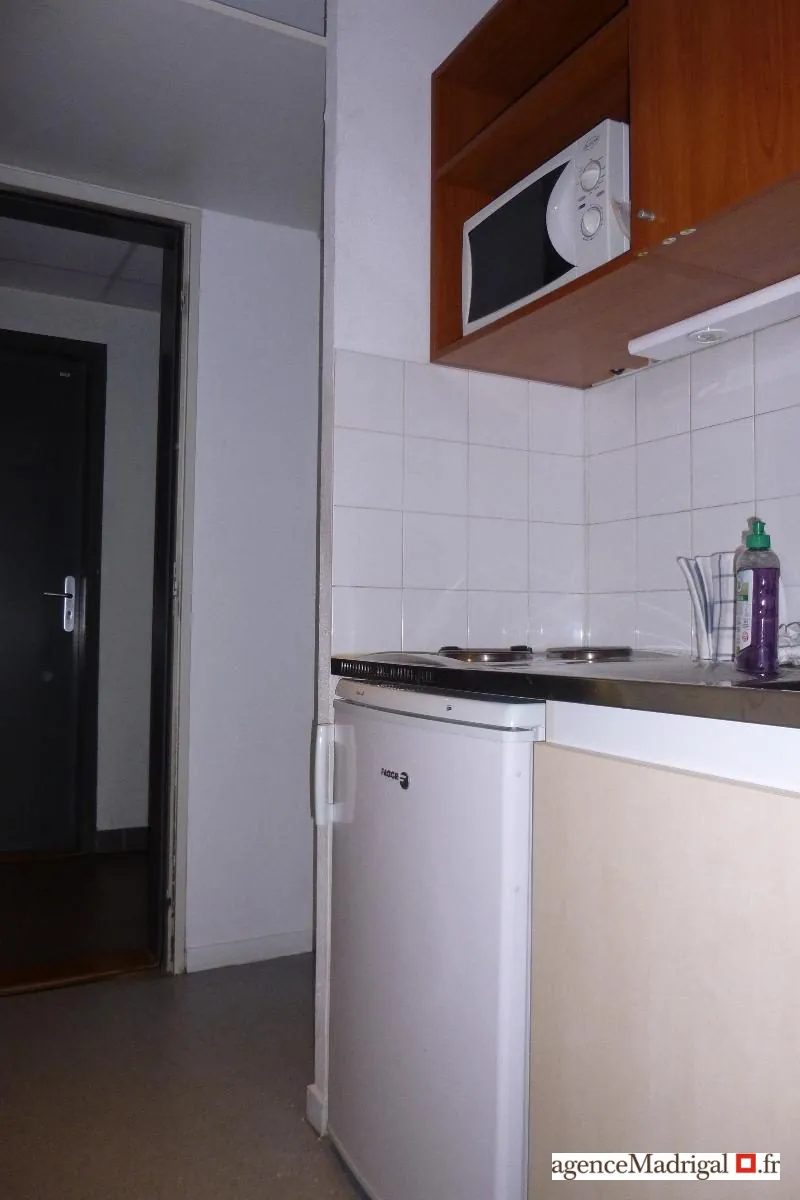 Studio à vendre à Voiron - Excellent état, bail commercial en cours, investissement LMNP 