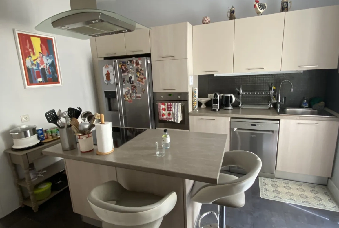 Vente appartement T3 de 74 m² à Bastia, centre-ville, lumineux avec loggia et balcon 