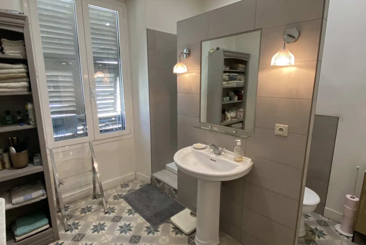 Vente appartement T3 de 74 m² à Bastia, centre-ville, lumineux avec loggia et balcon 