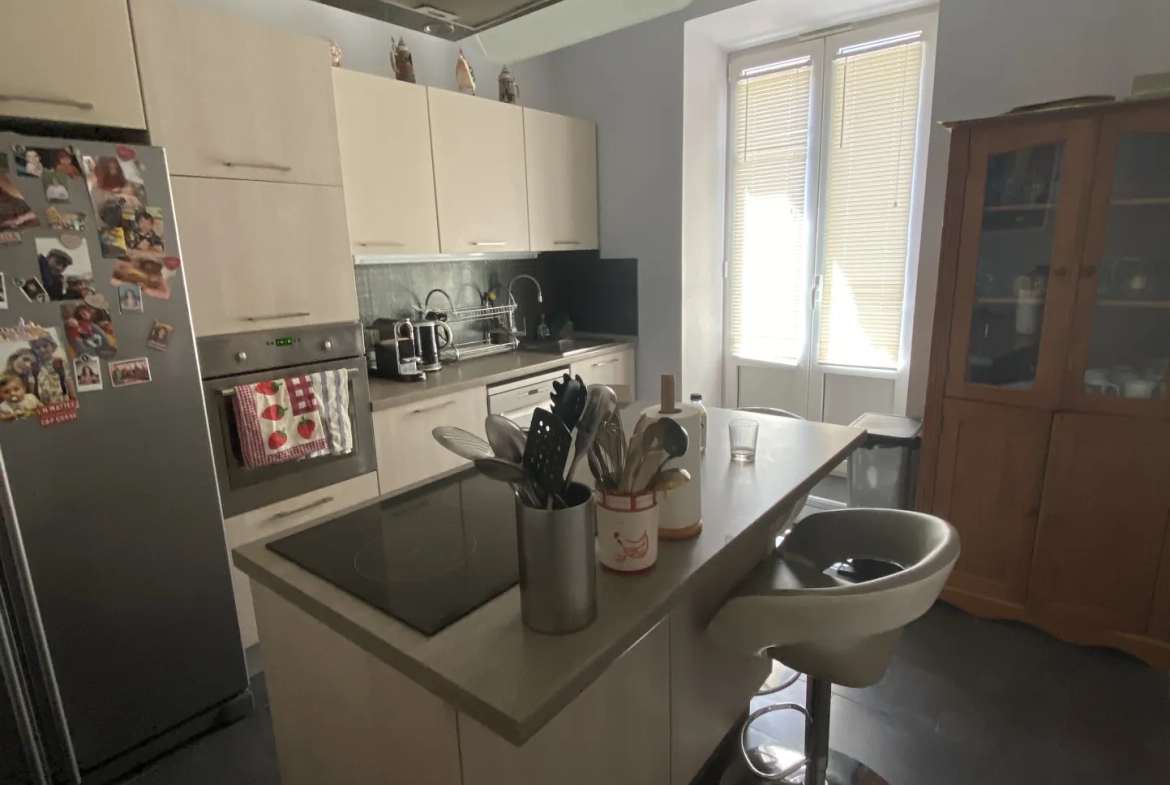 Vente appartement T3 de 74 m² à Bastia, centre-ville, lumineux avec loggia et balcon 