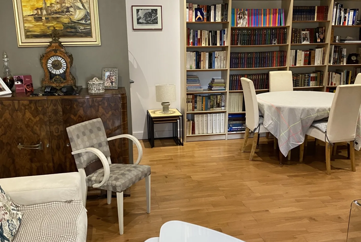 Vente appartement T3 de 74 m² à Bastia, centre-ville, lumineux avec loggia et balcon 