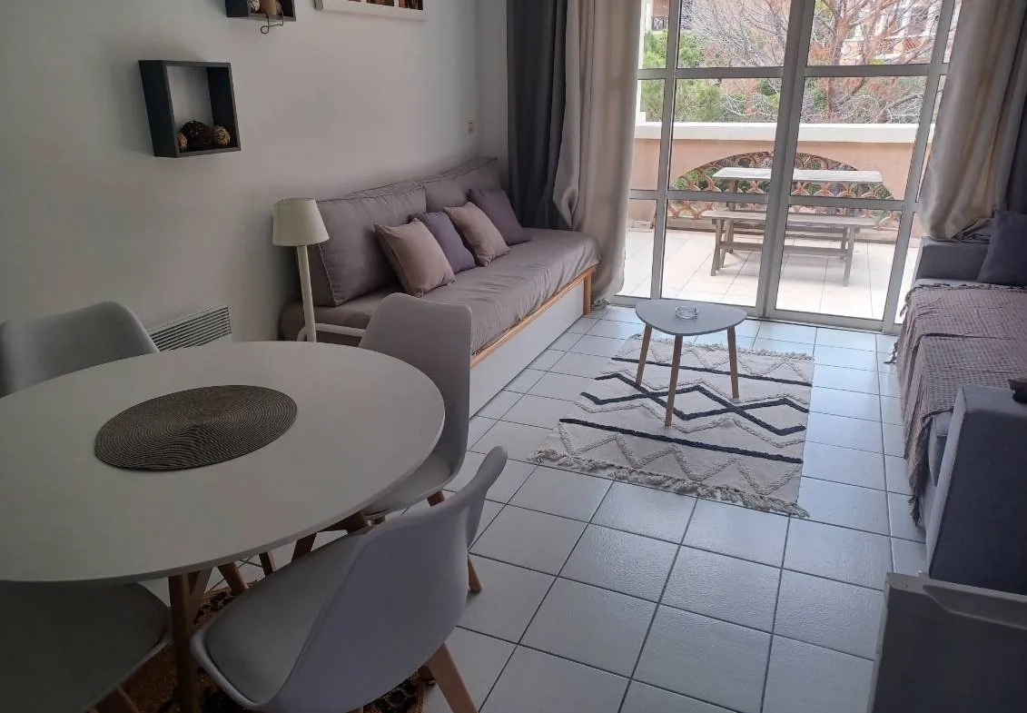 Studio meublé avec terrasse et piscine à Saint-Raphaël 