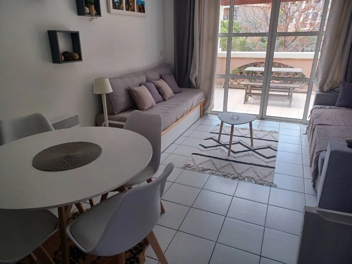 Studio meublé avec terrasse et piscine à Saint-Raphaël 