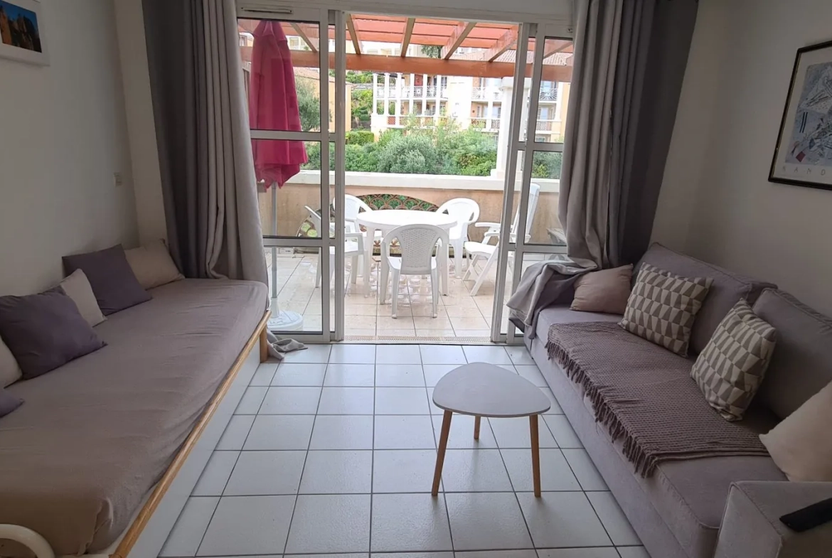 Studio meublé avec terrasse et piscine à Saint-Raphaël 