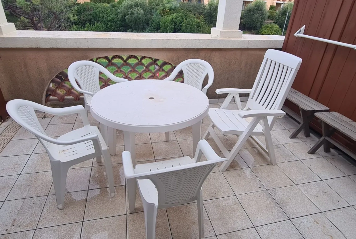 Studio meublé avec terrasse et piscine à Saint-Raphaël 