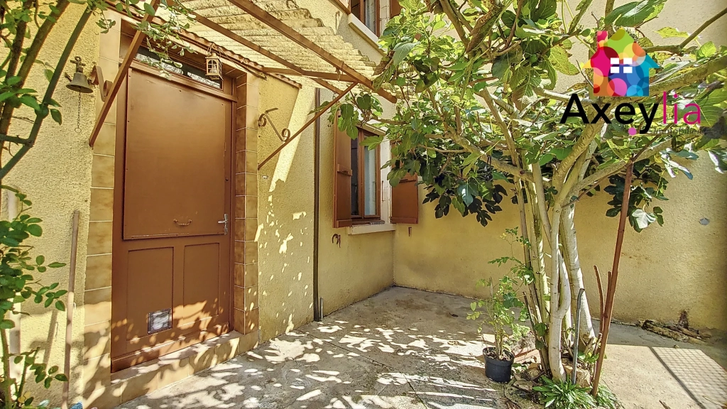 Maison à vendre à Saint-Denis-de-Cabanne proche Charlieu avec jardin et garage