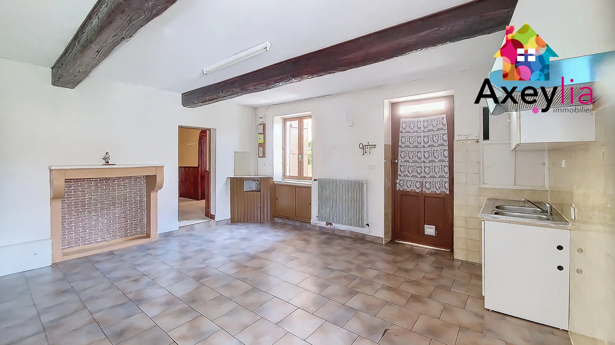 Maison à vendre à Saint-Denis-de-Cabanne proche Charlieu avec jardin et garage 