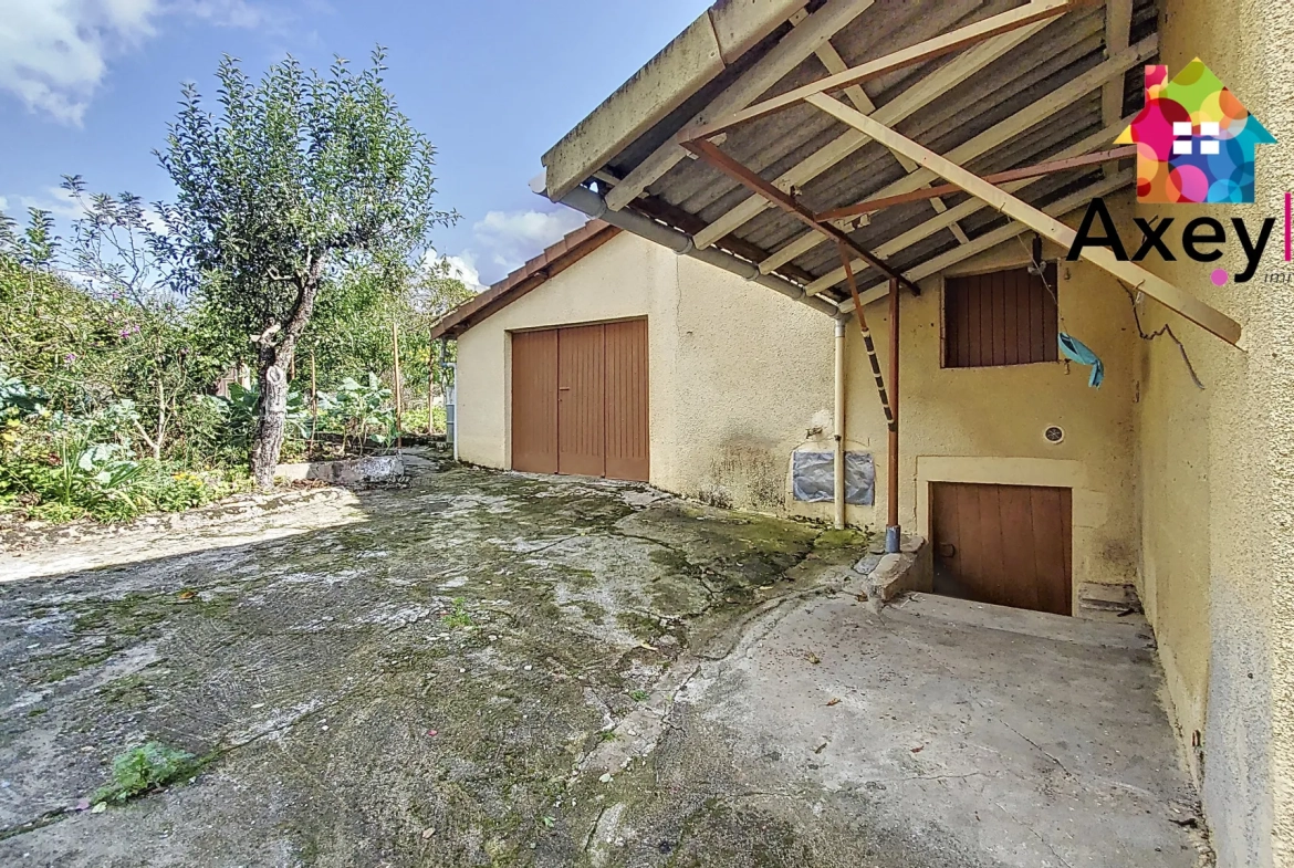 Maison à vendre à Saint-Denis-de-Cabanne proche Charlieu avec jardin et garage 