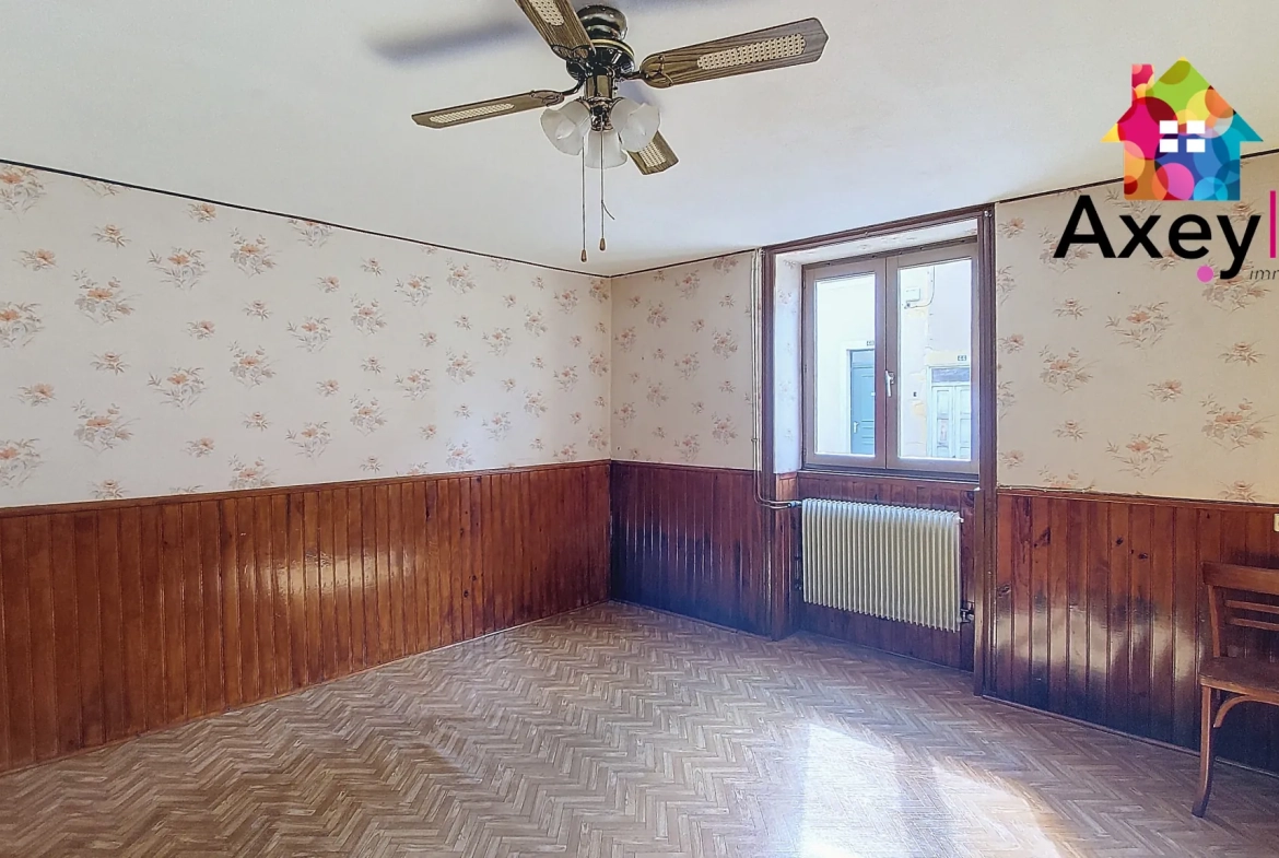 Maison à vendre à Saint-Denis-de-Cabanne proche Charlieu avec jardin et garage 