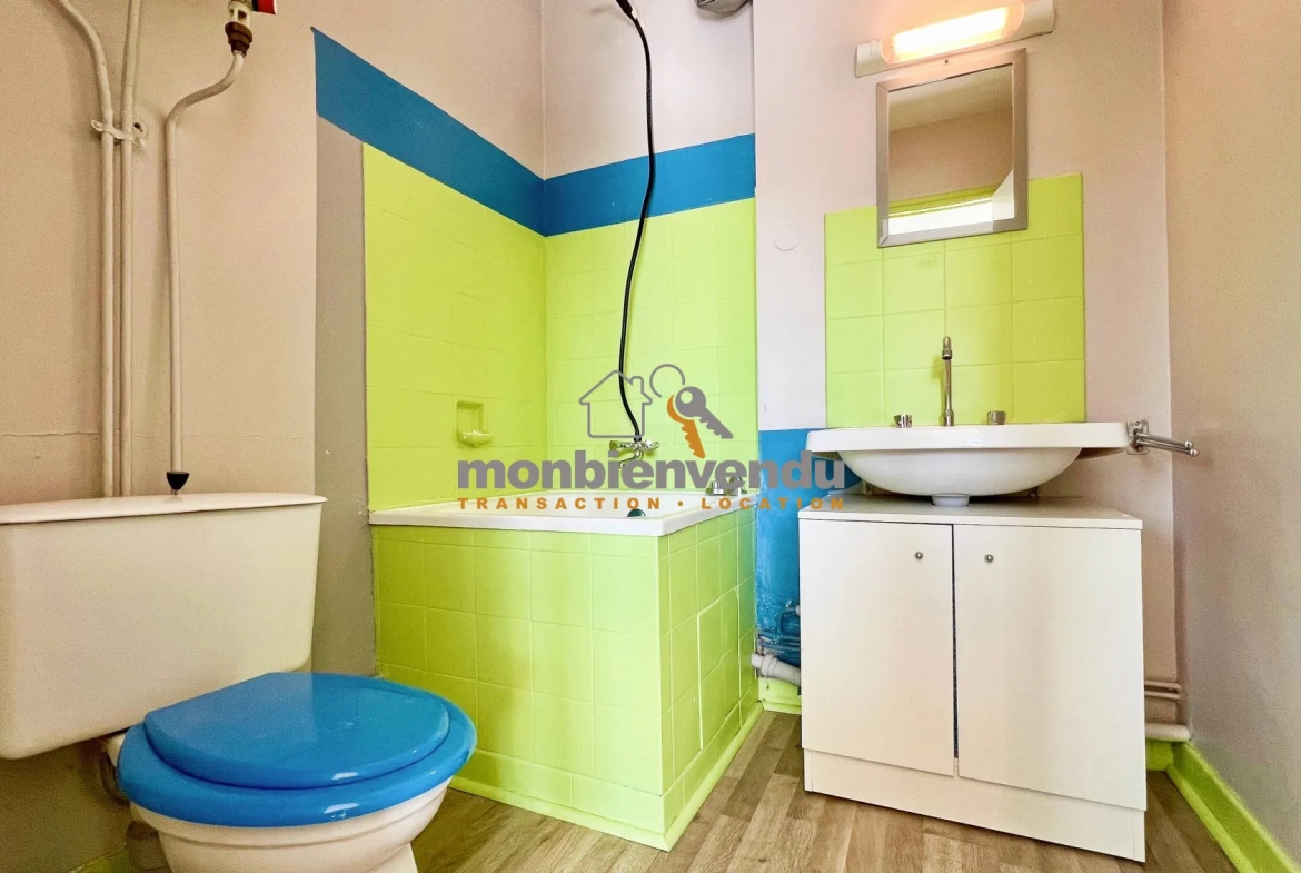 Studio à vendre avec balcon à Aurillac - Investissement idéal 