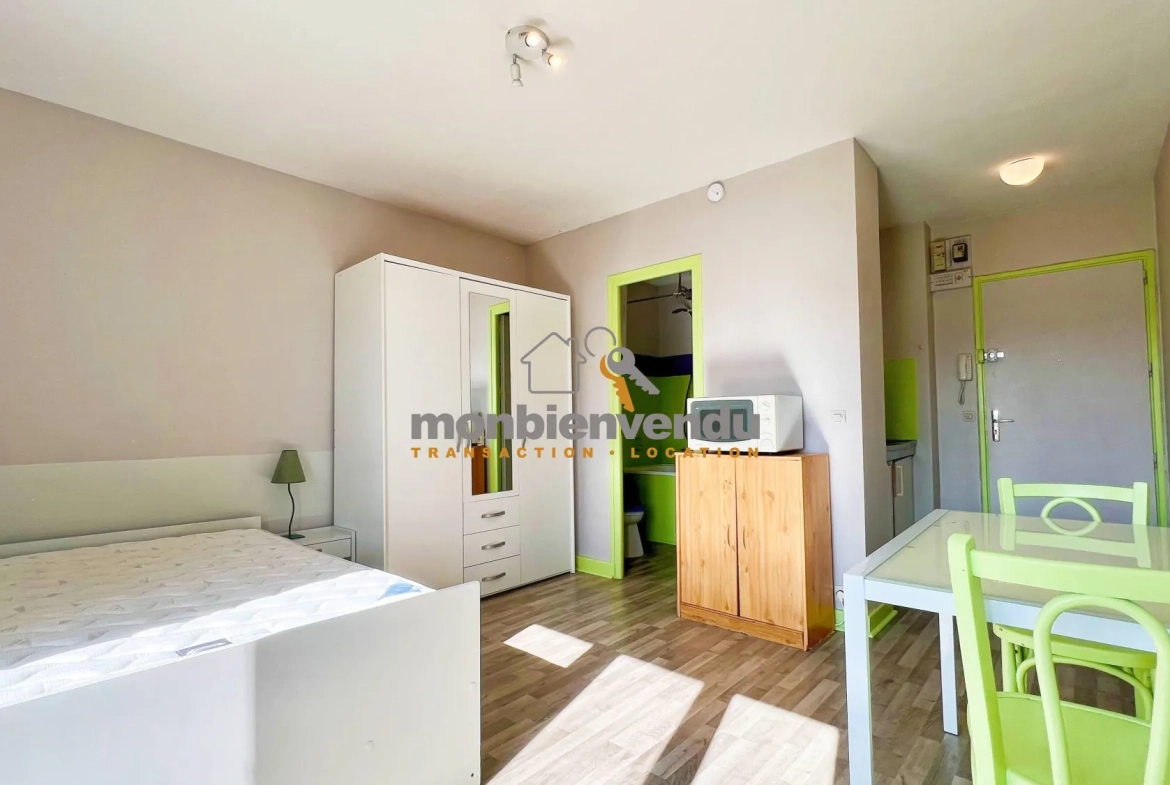 Studio à vendre avec balcon à Aurillac - Investissement idéal 