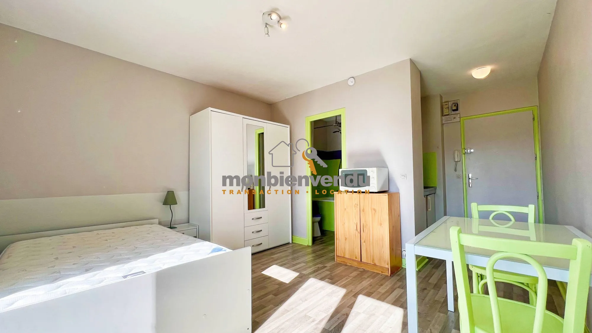 Studio à vendre avec balcon à Aurillac - Investissement idéal 