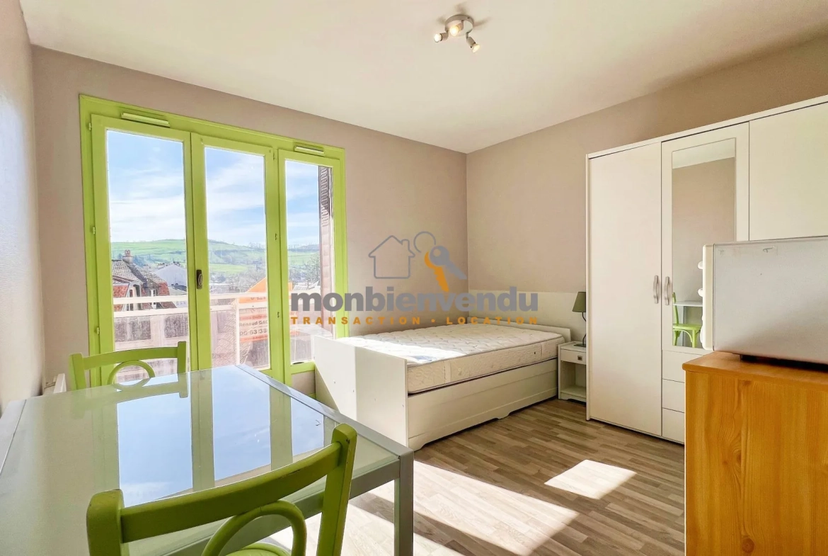 Studio à vendre avec balcon à Aurillac - Investissement idéal 