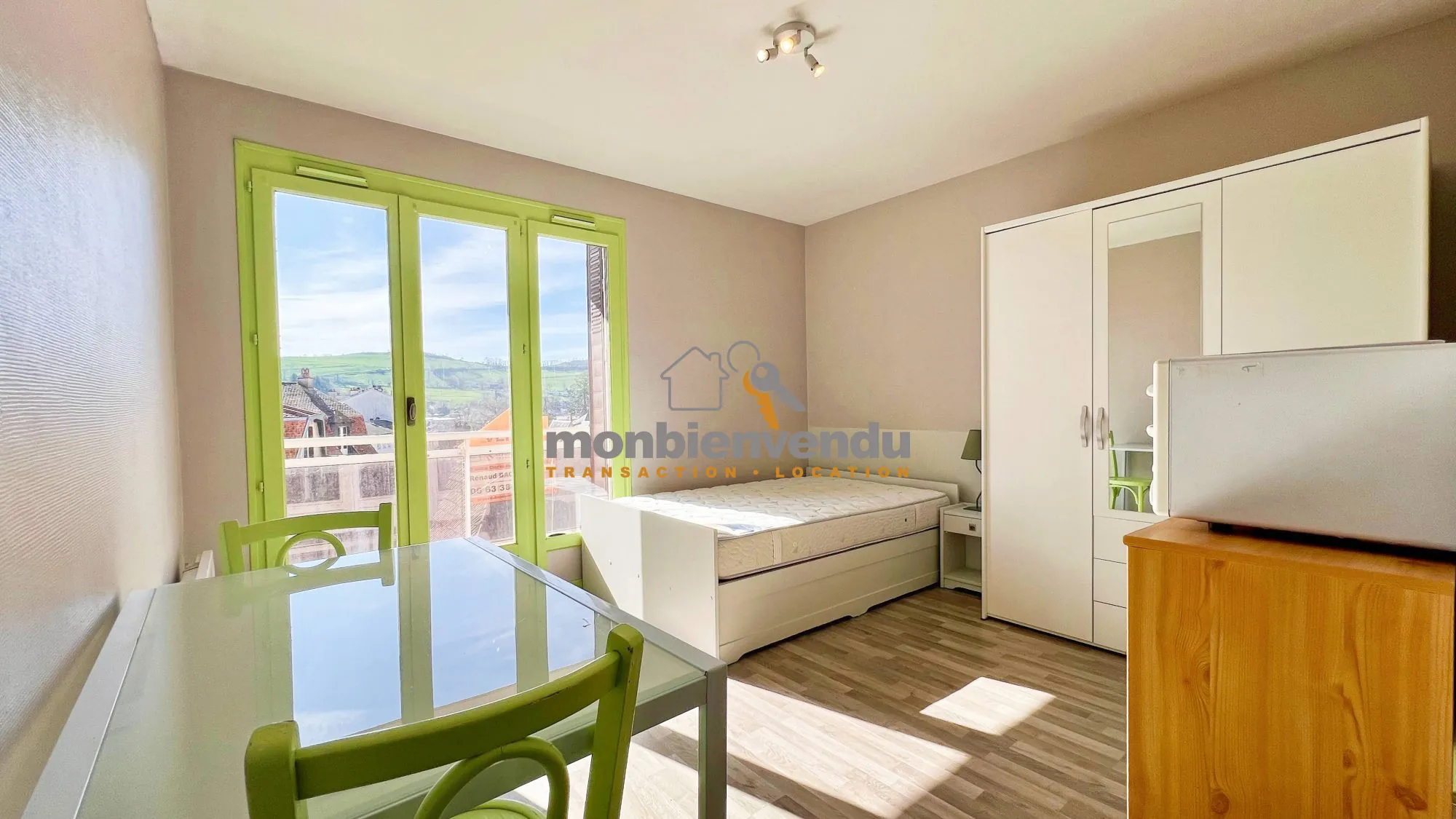 Studio à vendre avec balcon à Aurillac - Investissement idéal 