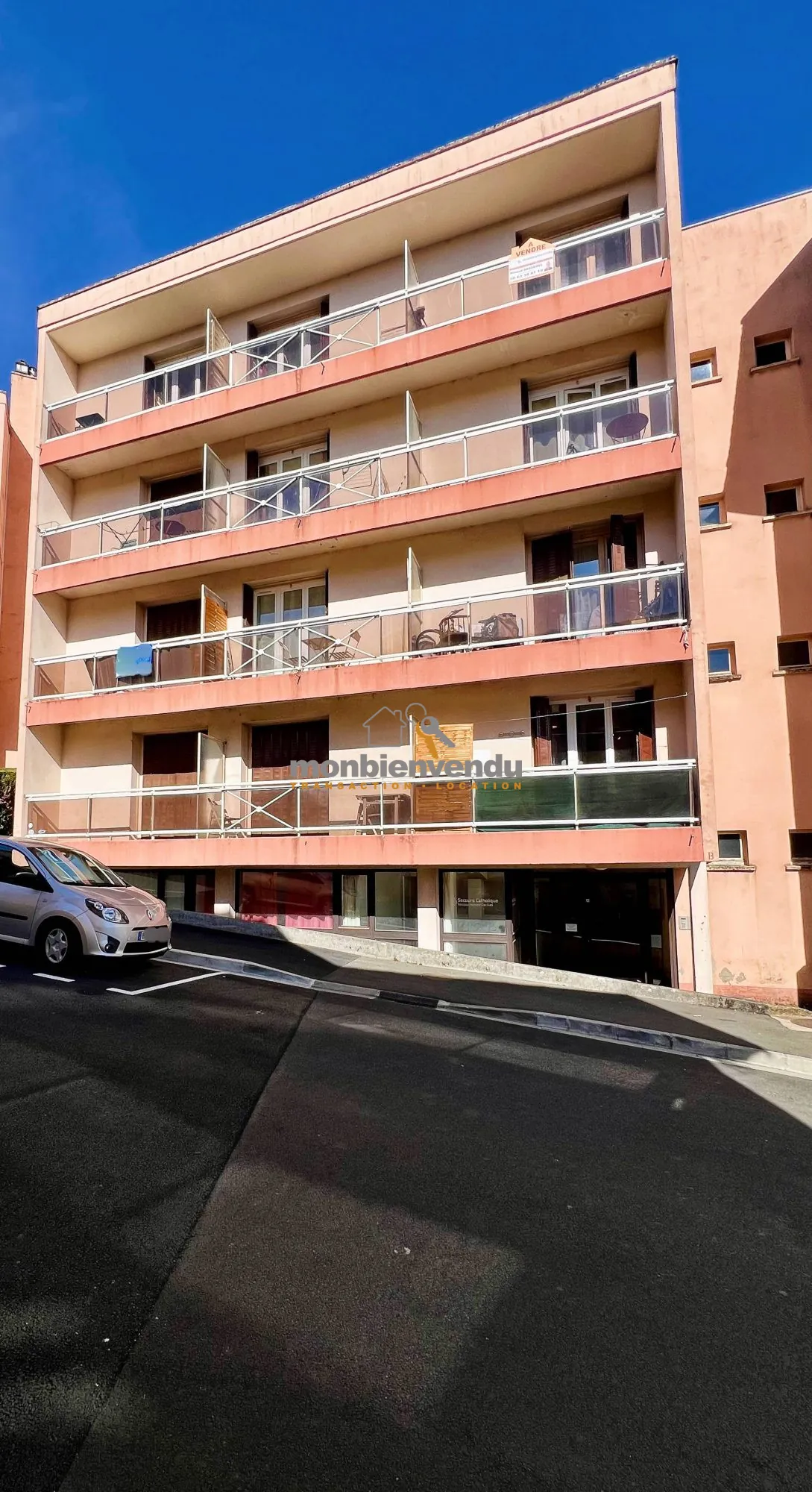 Studio à vendre avec balcon à Aurillac - Investissement idéal 