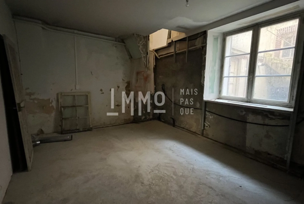 Investissez dans un lot de deux immeubles à Saint-Calais – Opportunité rare 