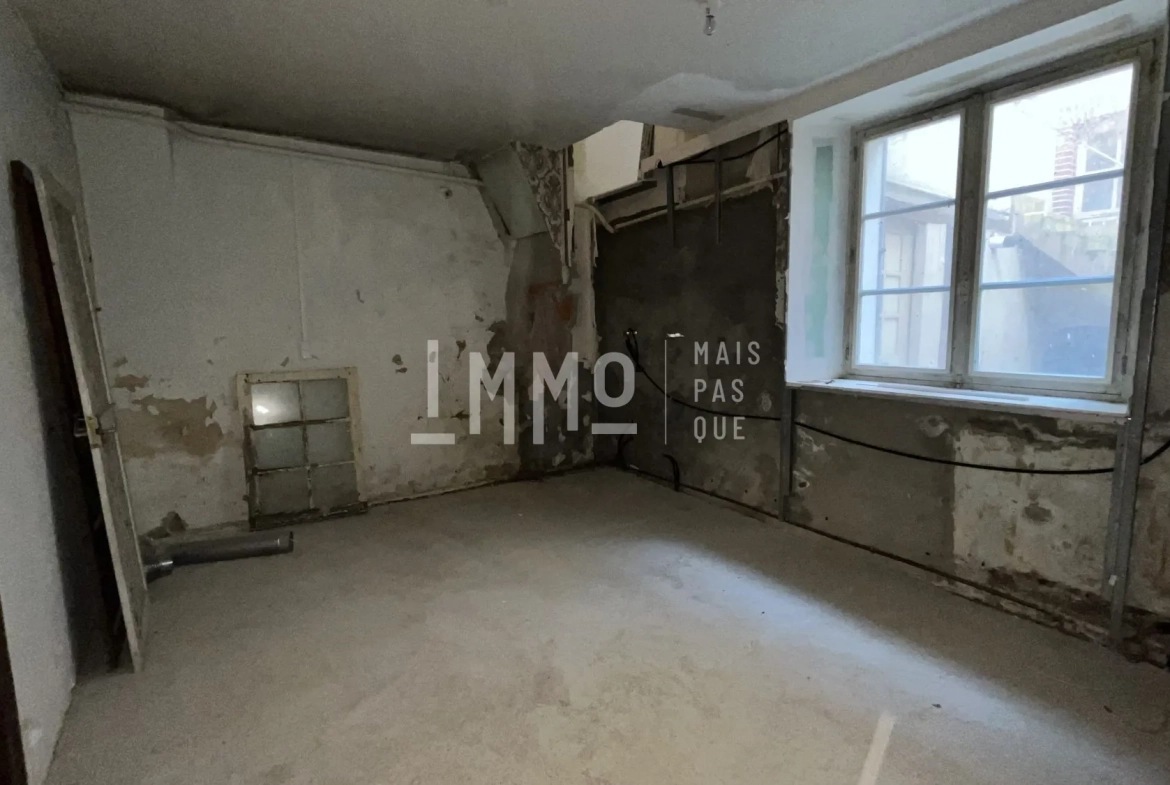 Investissez dans un lot de deux immeubles à Saint-Calais – Opportunité rare 