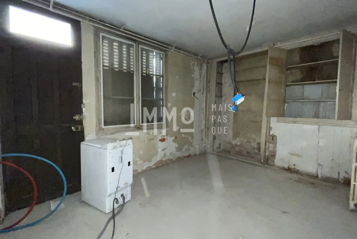 Investissez dans un lot de deux immeubles à Saint-Calais – Opportunité rare 