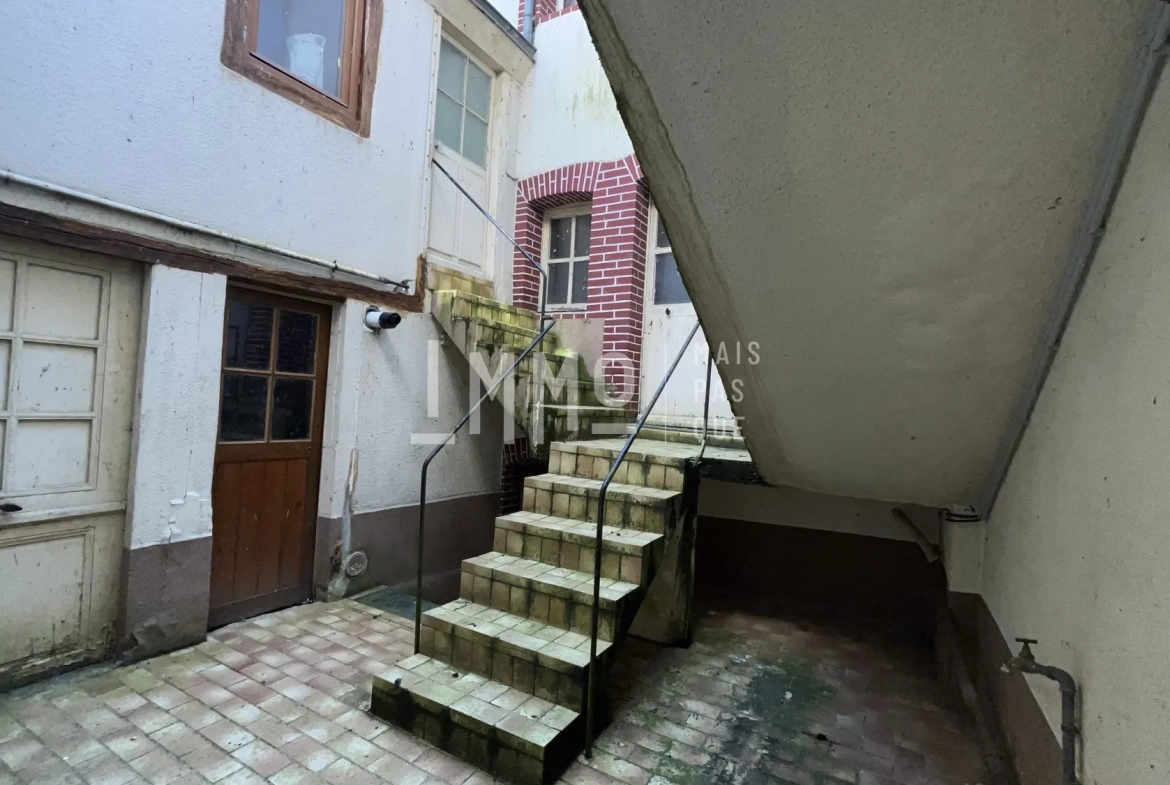 Investissez dans un lot de deux immeubles à Saint-Calais – Opportunité rare 