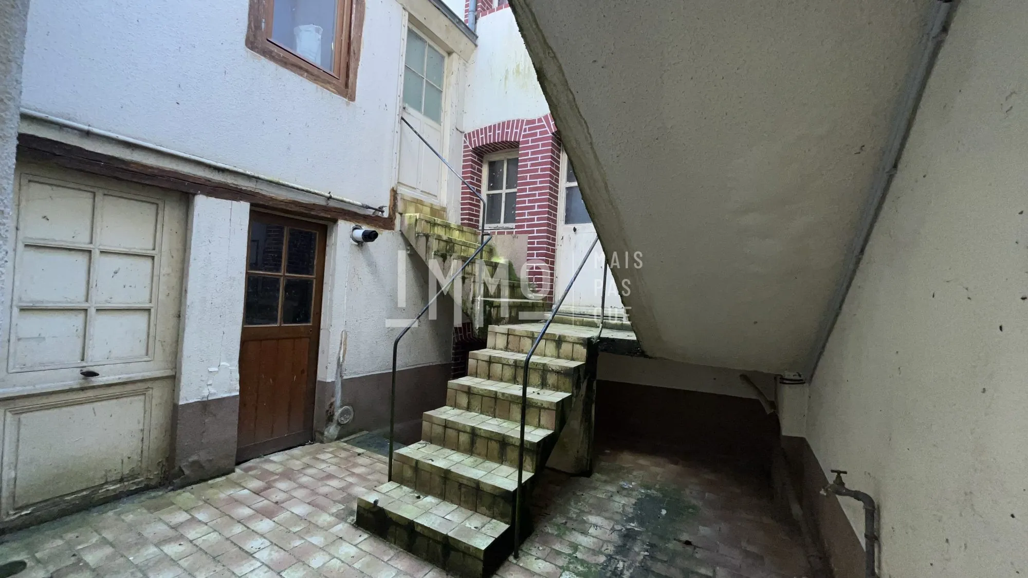 Investissez dans un lot de deux immeubles à Saint-Calais – Opportunité rare 