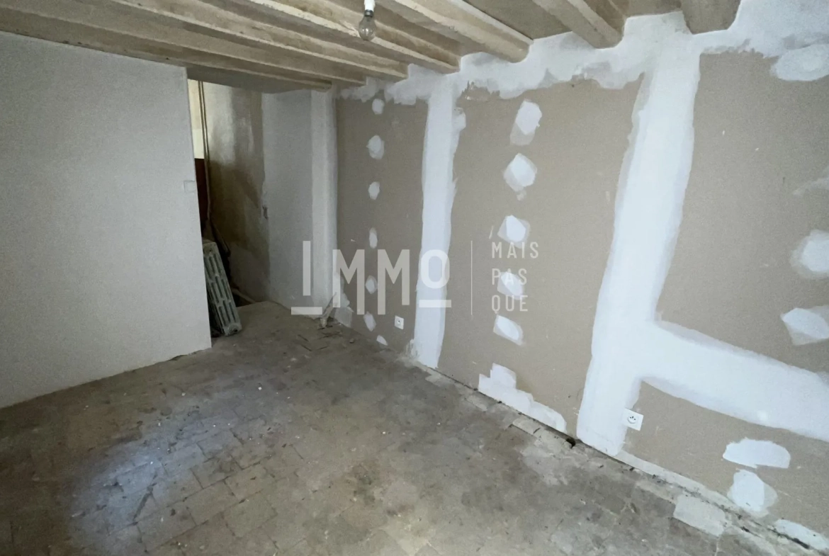 Investissez dans un lot de deux immeubles à Saint-Calais – Opportunité rare 