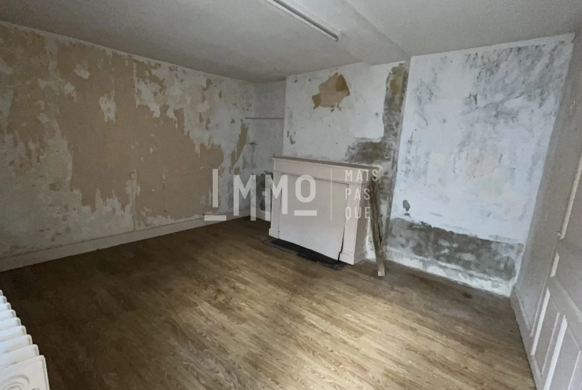 Investissez dans un lot de deux immeubles à Saint-Calais – Opportunité rare 