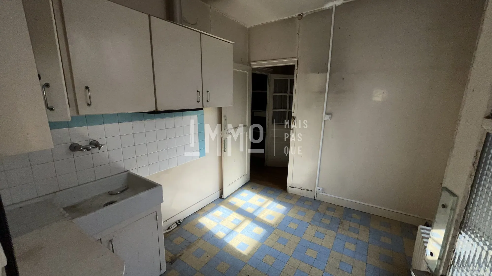 Investissez dans un lot de deux immeubles à Saint-Calais – Opportunité rare 