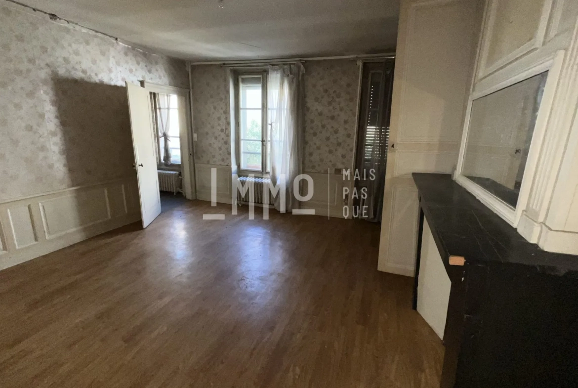 Investissez dans un lot de deux immeubles à Saint-Calais – Opportunité rare 