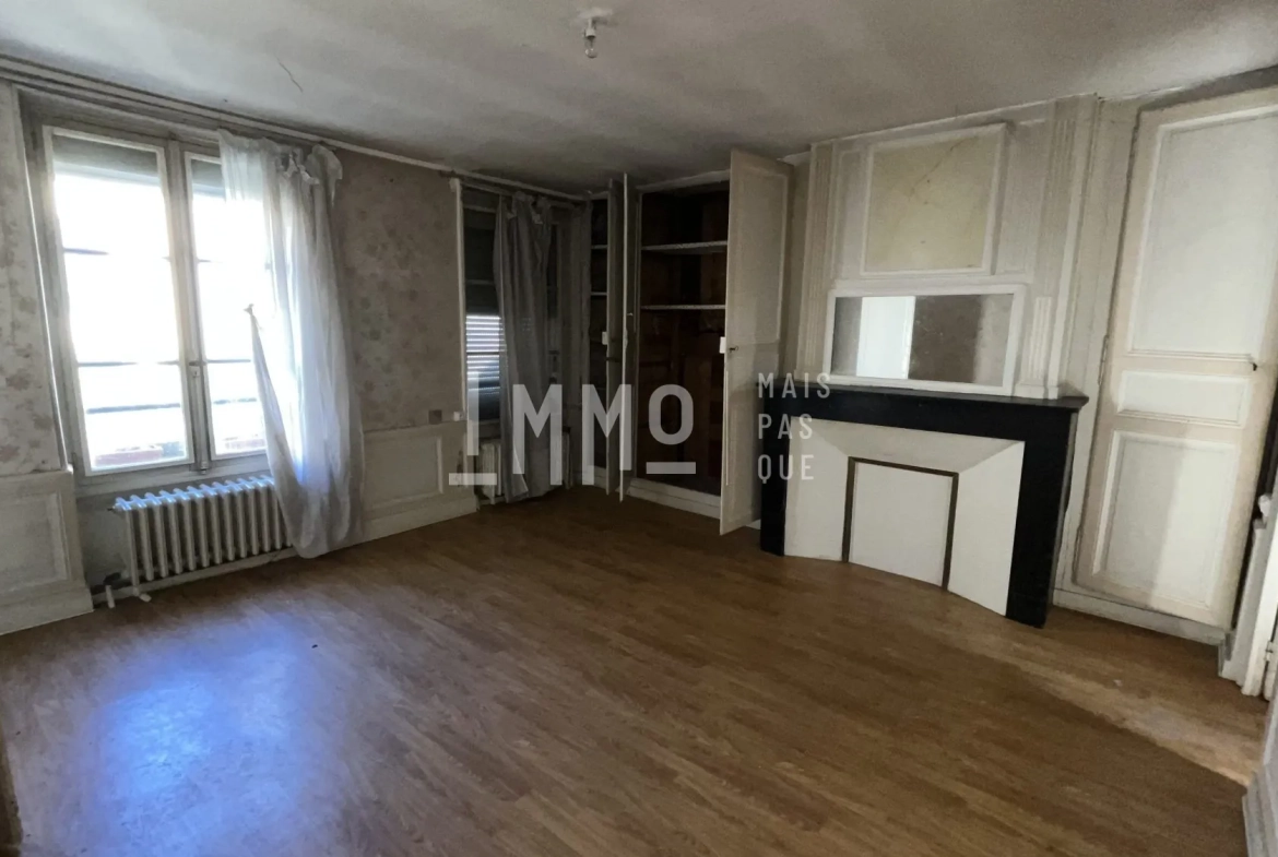 Investissez dans un lot de deux immeubles à Saint-Calais – Opportunité rare 