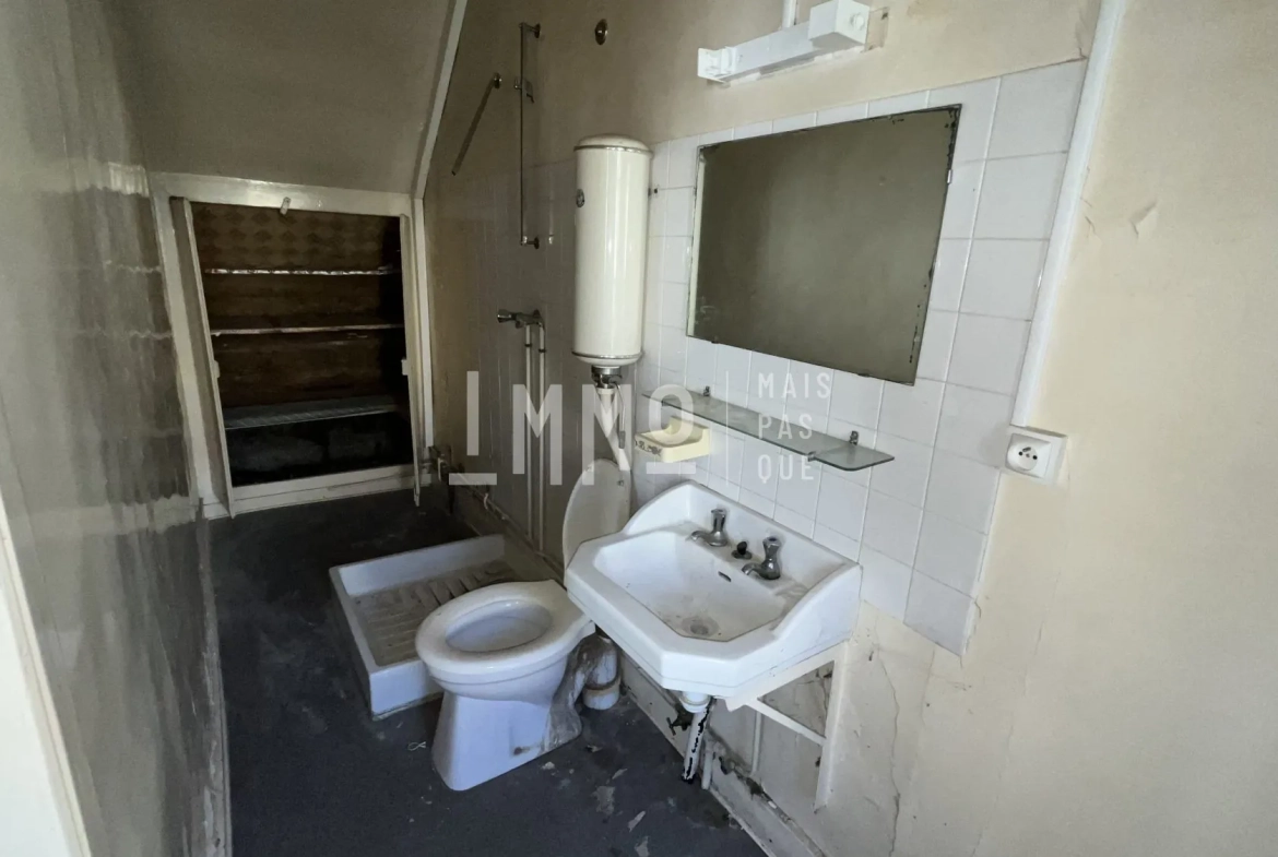 Investissez dans un lot de deux immeubles à Saint-Calais – Opportunité rare 