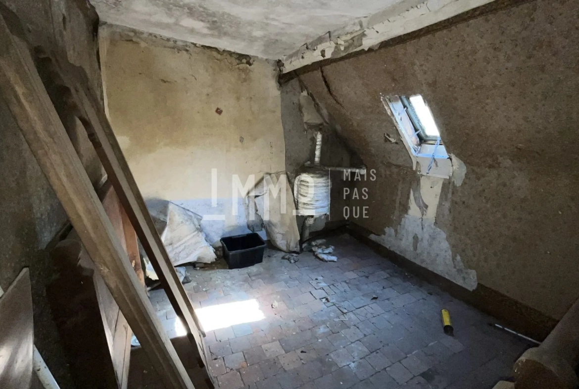 Investissez dans un lot de deux immeubles à Saint-Calais – Opportunité rare 