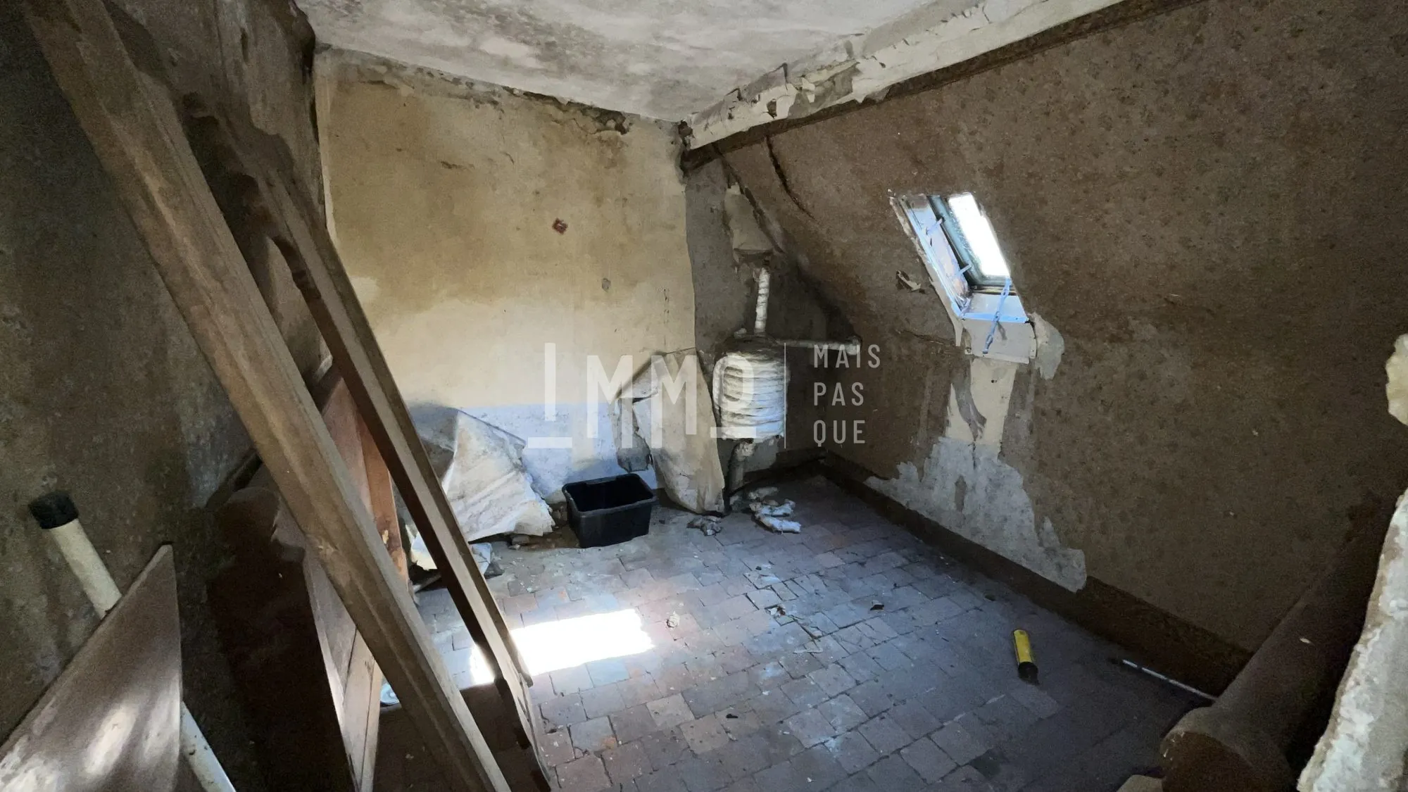 Investissez dans un lot de deux immeubles à Saint-Calais – Opportunité rare 