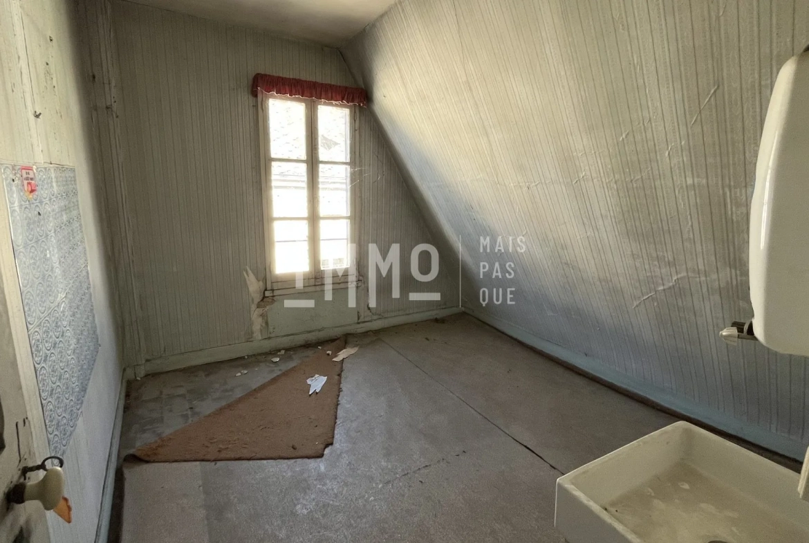 Investissez dans un lot de deux immeubles à Saint-Calais – Opportunité rare 